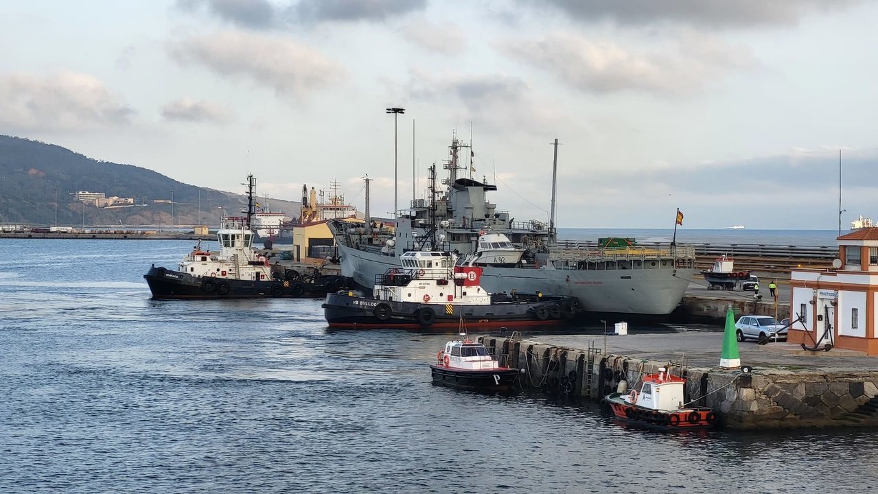 Puerto de Ceuta visto desde el ferry gabarras