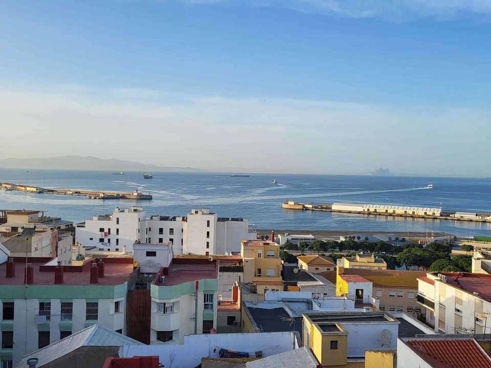 Muelle de Levante, vistas a San Amaro