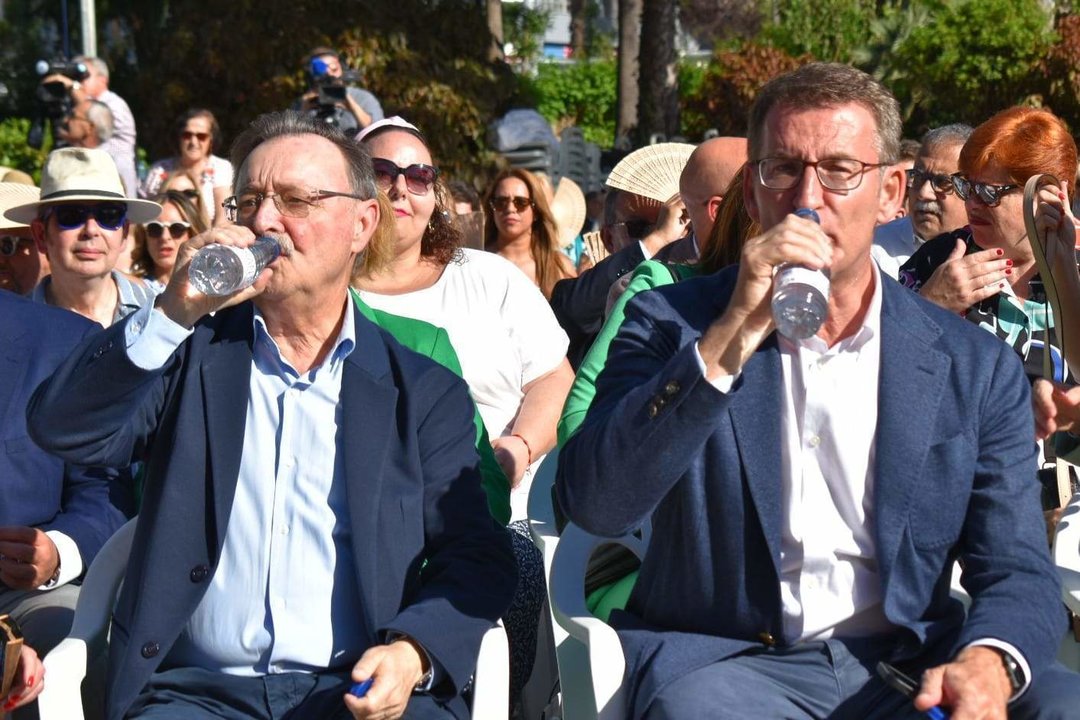 Alberto Núñez Feijóo y Juan Vivas en el acto celebrado este jueves en el Parque Marítimo