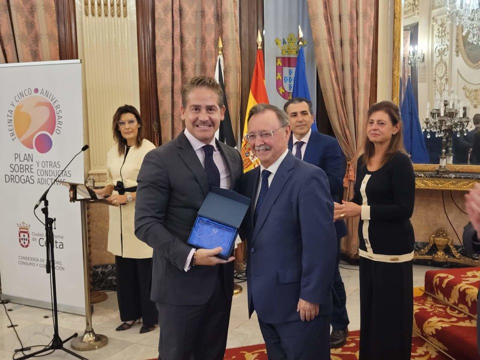 Karim Bulaix junto al presidente Vivas