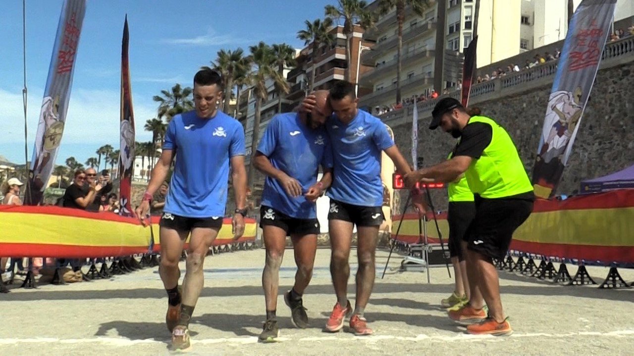 Trinomio ganador de Grupo Regulares de Ceuta en el Desafío de los 300