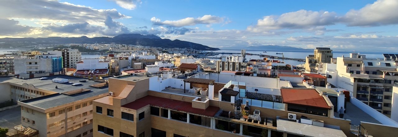  Vista aérea de una zona de viviendas de Ceuta 