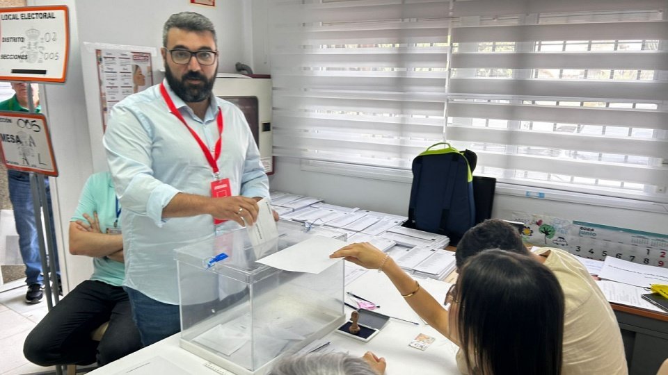  Melchor León votando este 9 de junio. 