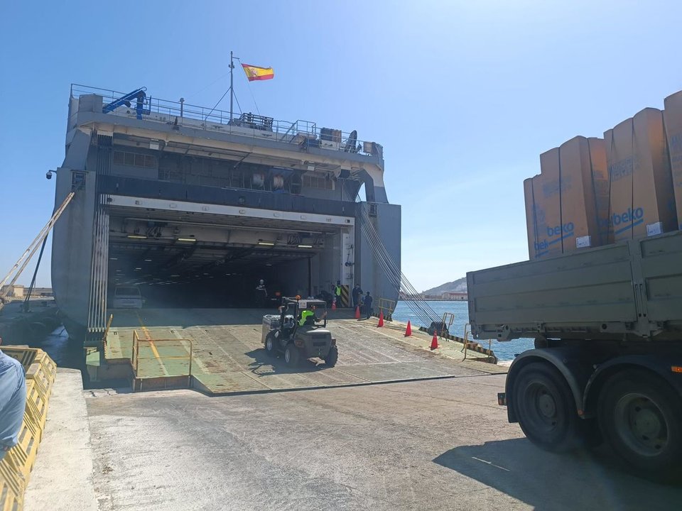 Buque "Ysabel" en el Puerto de Ceuta / Fotografía: COMGECEU