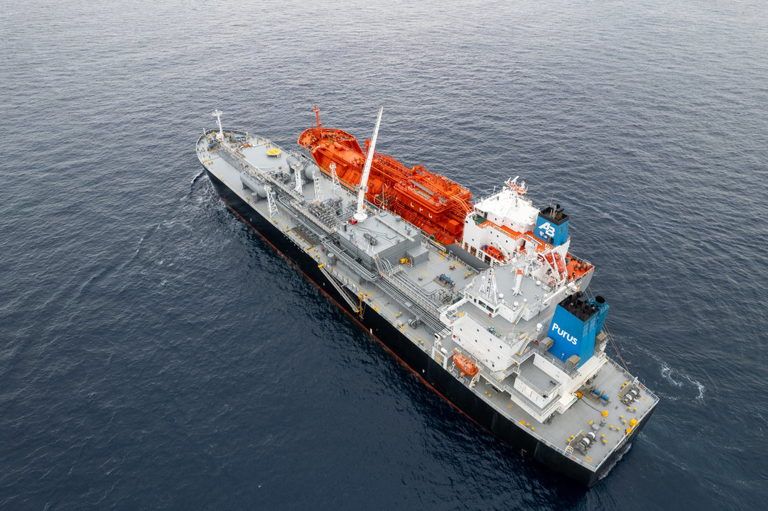 La transferencia se realizó entre el buque de transporte de gas mediano (MGC) de energía verde (Trafigura)