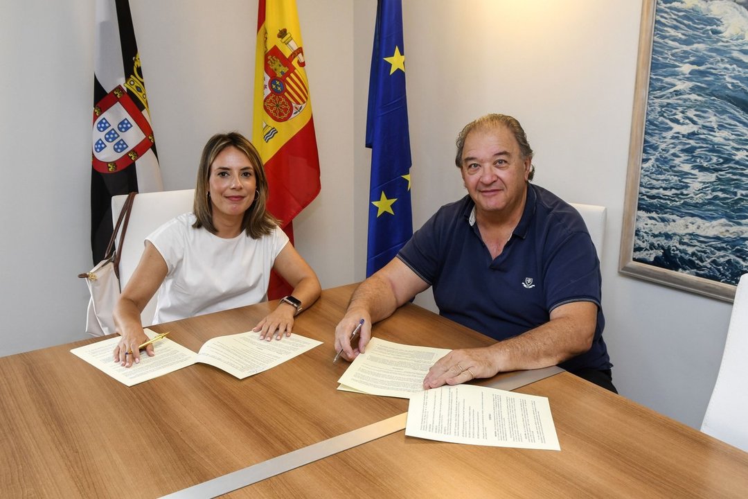 La consejera Pilar Orozco y el presidente del Consejo, Jesús Bollit, durante el acto de la firma del convenio (CEDIDA)