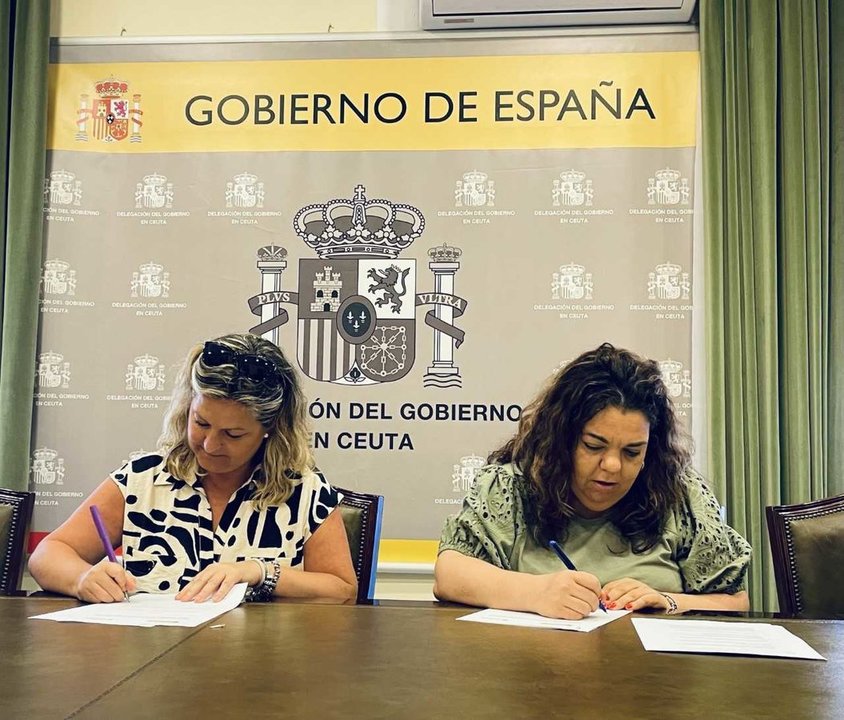 Pallarés y Pérez firman el acuerdo entre Muface y la Delegación del Gobierno (CEDIDA)