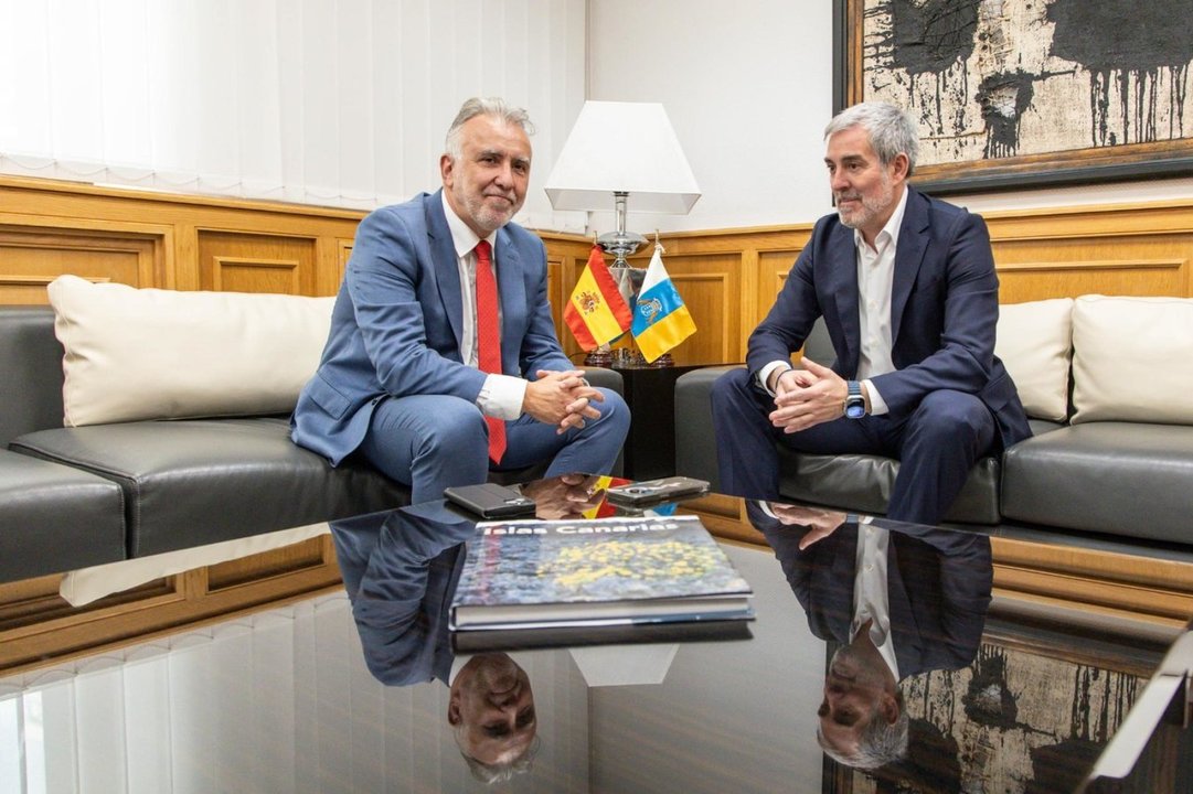 El ministro de Política Territorial, Ángel Víctor Torres (izqda), junto al presidente de Canarias, Fernando Clavijo