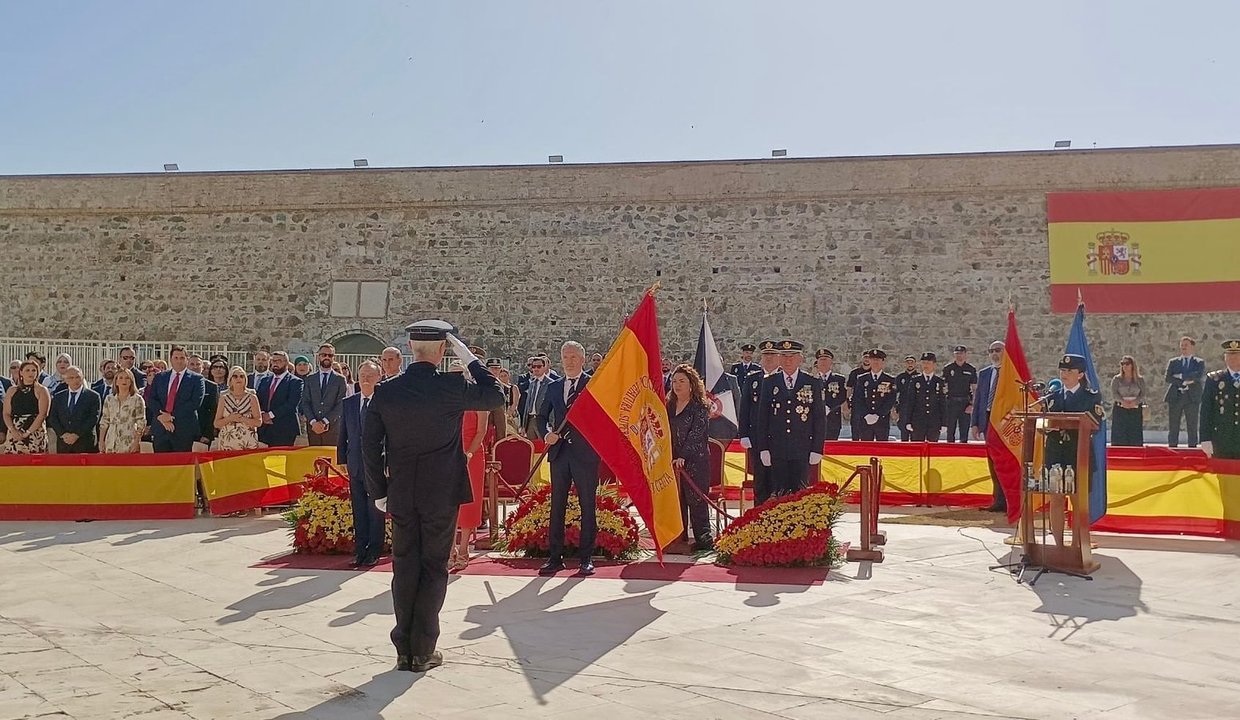 Grande-Marlaska preside en Ceuta la entrega de la bandera de España a la Jefatura Superior de Policía