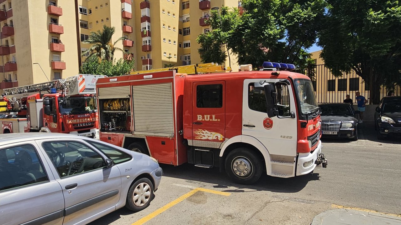 Bomberos actuando en Polígono