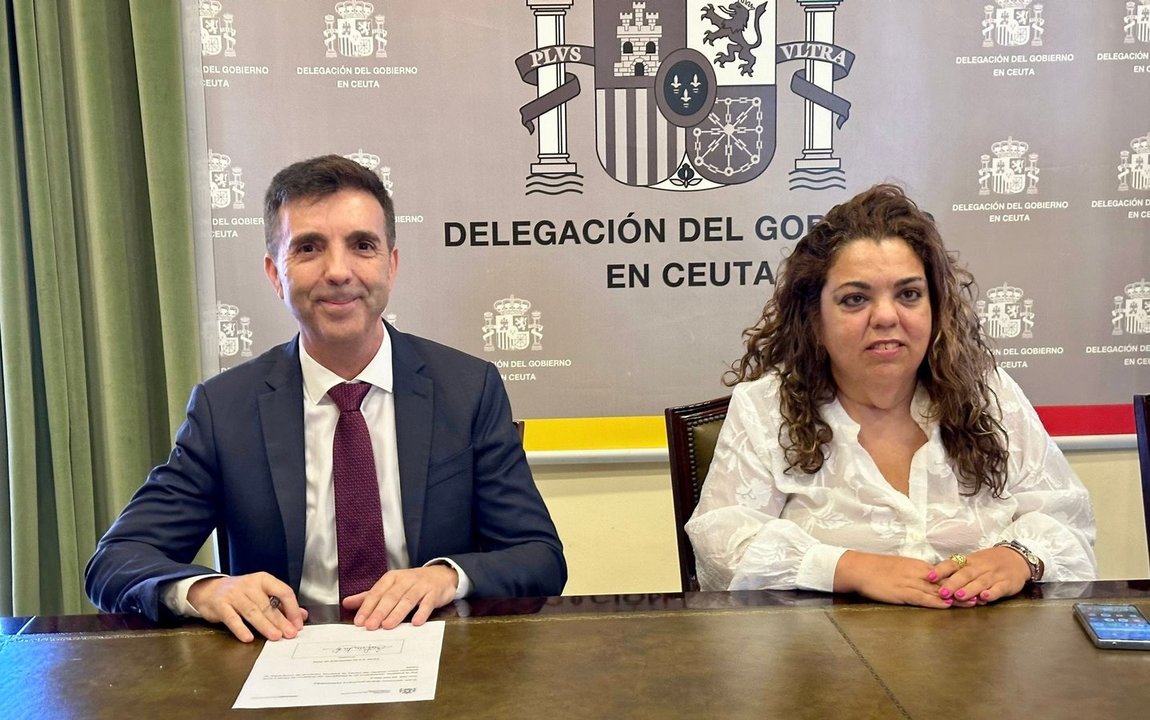 Jesús Bautista Fernández, director del CETI junto a la delegada del Gobierno, Cristina Pérez / Cedida