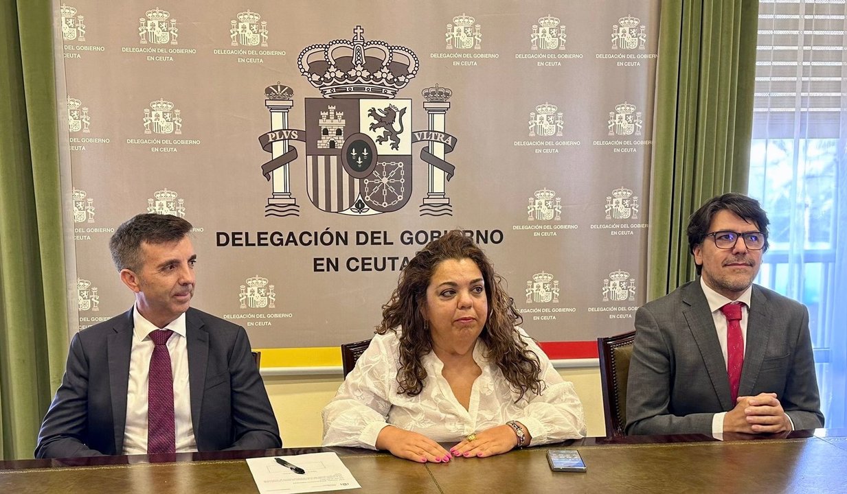 Jesús Bautista Fernández, director del CETI junto a la delegada del Gobierno, Cristina Pérez / Cedida