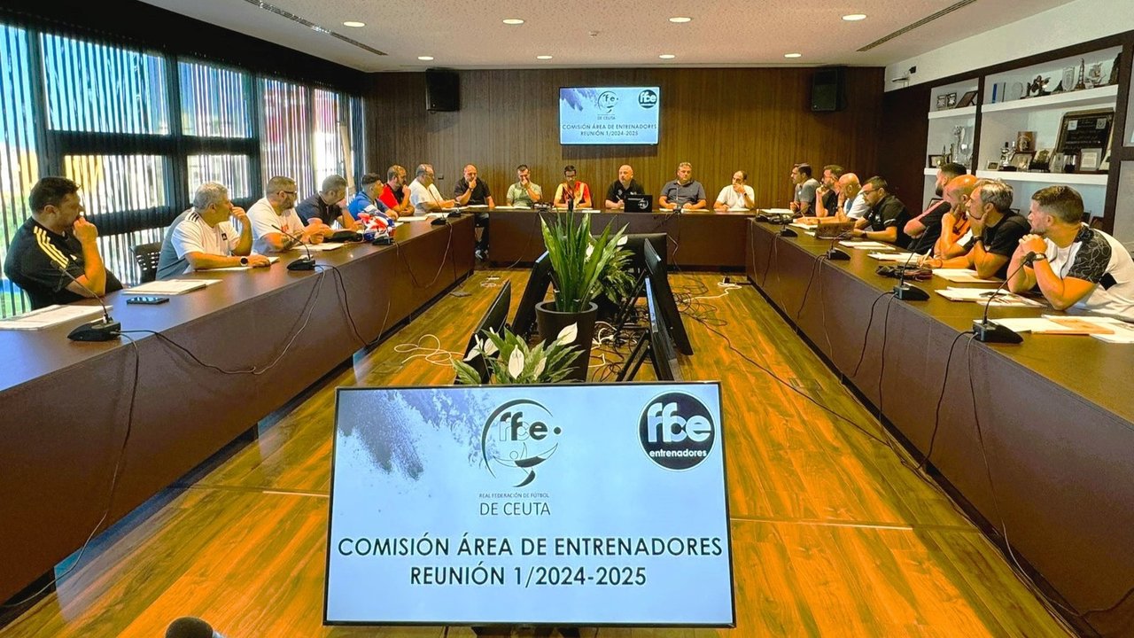 Constituida la Comisión del Área de Entrenadores de la RFFCE