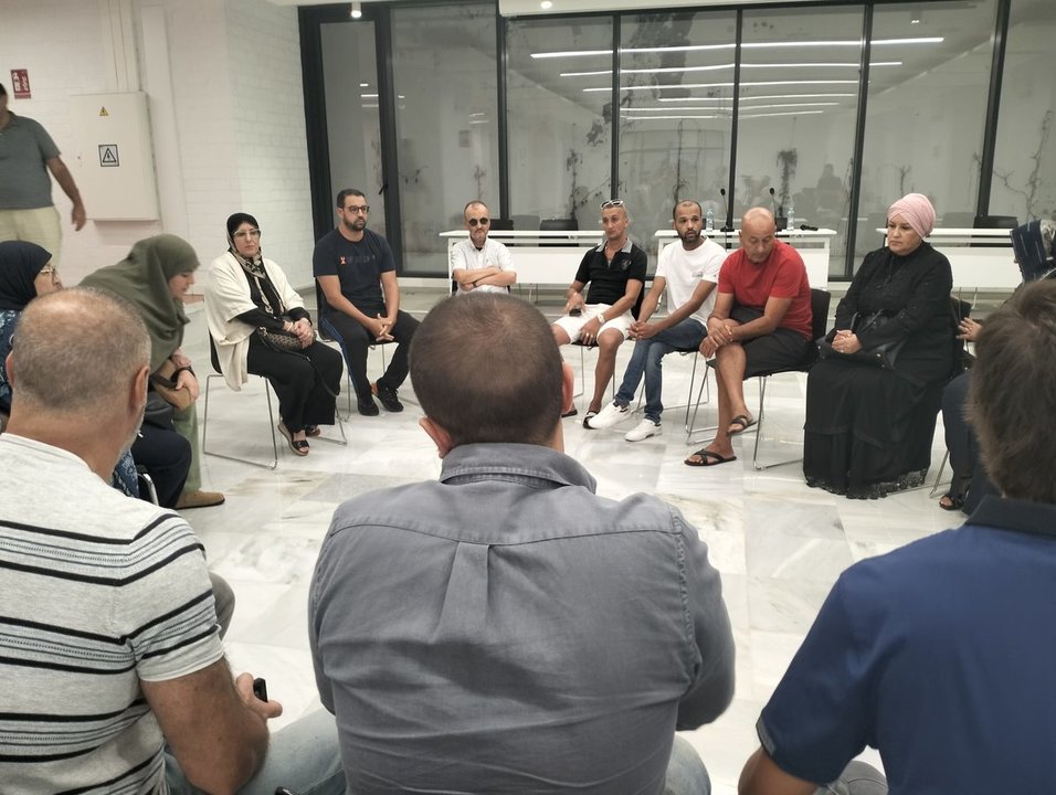 Un momento de la reunión mantenida este martes por los miembros de «Todos por una sanidad digna» (C.A.)