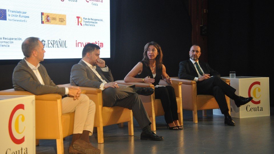  Martínez, Criado, Richart y Cardona durante su mesa sobre inteligencia artificial. 