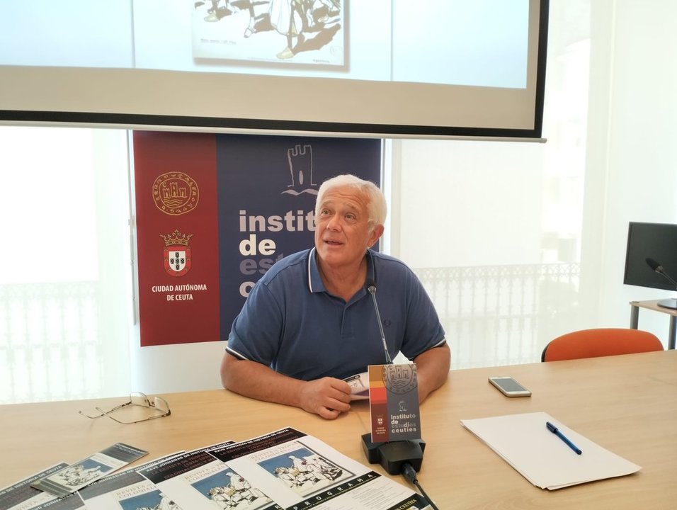 El director del IEC, José Antonio Alarcón, ha presentado hoy ant la prensa el contenido de las jornadas (C.A.)