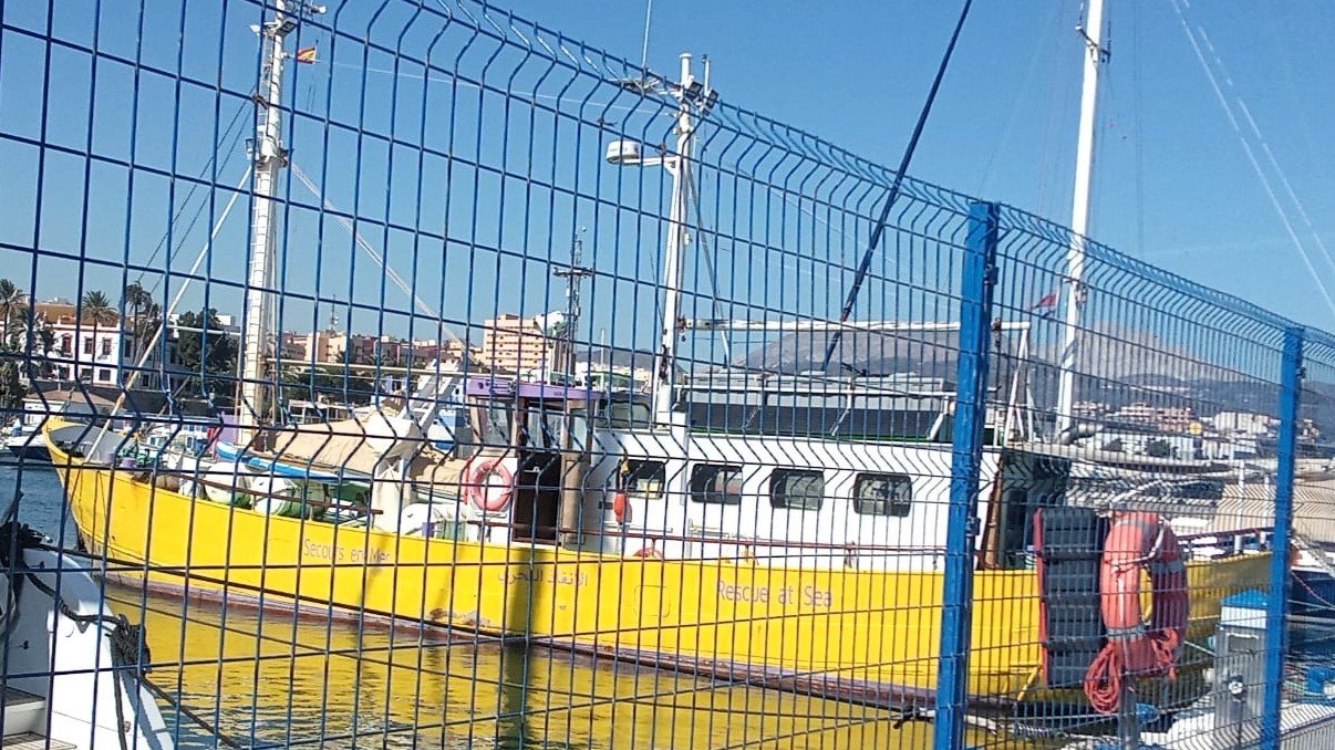 Barco de rescate de la ONG alemana MareGo atracado en el puerto deportivo de Ceuta