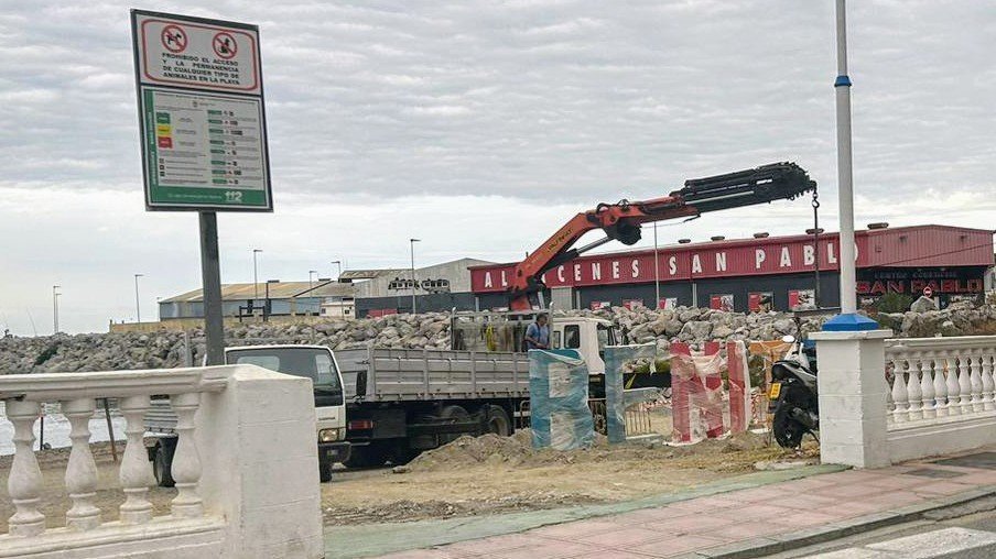 Letras de hormigón llegan tarde a las playas